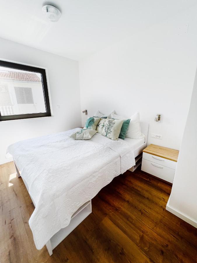 Villa Mirno More Apartments Malinska Εξωτερικό φωτογραφία