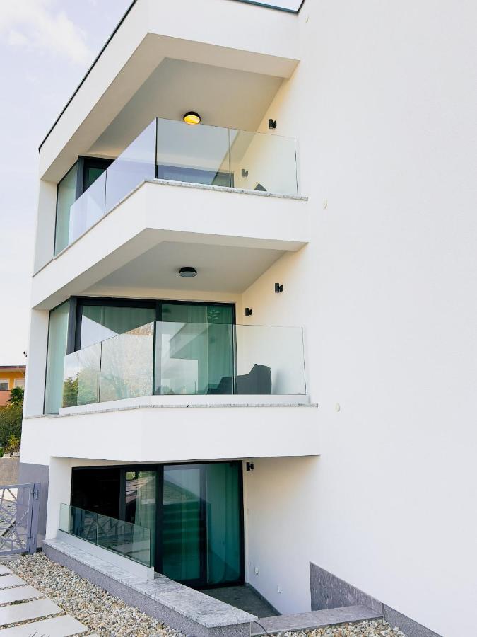 Villa Mirno More Apartments Malinska Εξωτερικό φωτογραφία